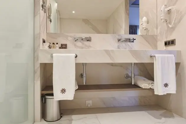 Deluxe Tek Büyük Yataklı Oda (Ansares Premium)