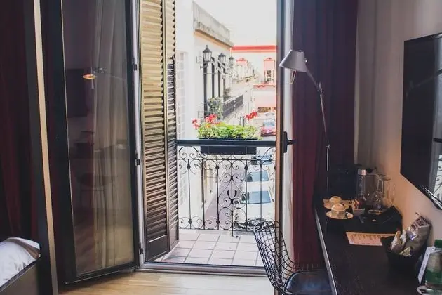 Oda, 1 Büyük (Queen) Boy Yatak, Balkon (Colonial)