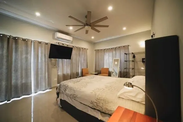 Luxury Tek Büyük Yataklı Oda