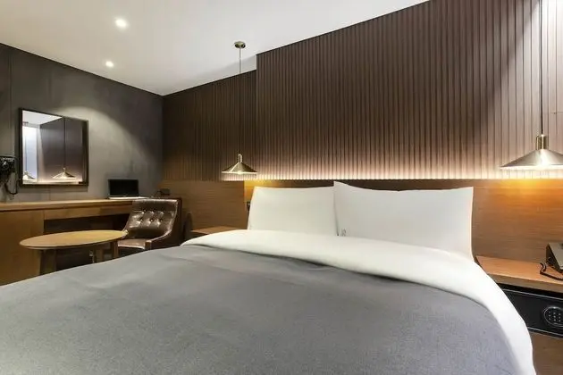 Standard Tek Büyük Yataklı Oda