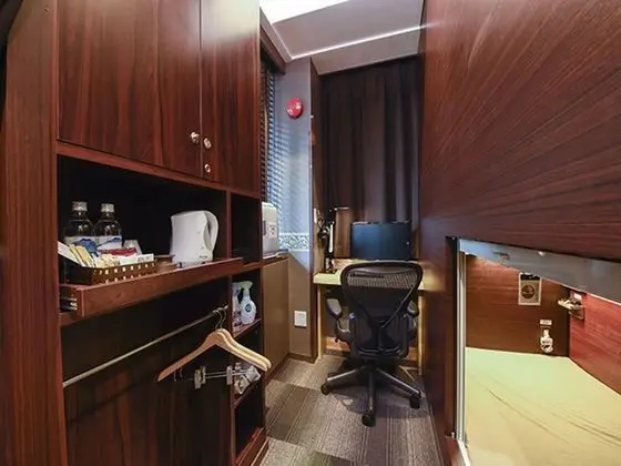Basic Ortak Ranzalı Oda, Sadece kadınlar için, Sigara İçilmez (Capsule, with Work Space)