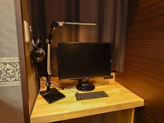 Basic Ortak Ranzalı Oda, Sadece kadınlar için, Sigara İçilmez (Capsule, with Work Space)