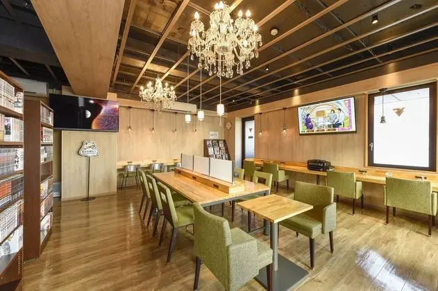 Basic Ortak Ranzalı Oda, Sadece kadınlar için, Sigara İçilmez (Capsule, with Work Space)