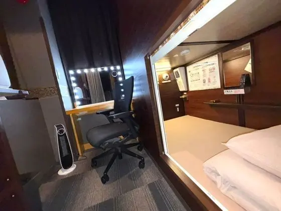 Basic Ortak Ranzalı Oda, Sadece kadınlar için, Sigara İçilmez (Capsule, with Work Space)