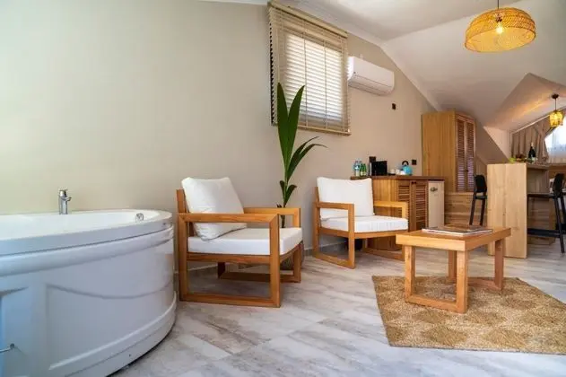 Jakuzili Oda, Deniz Manzaralı, Jakuzili ve Balkonlu