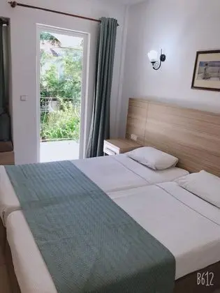 Aile Odası, Bahçe Manzaralı