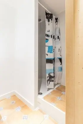 Basic Dört Kişilik Oda, Özel Banyo (4 beds in 4 bed shared dormitory)