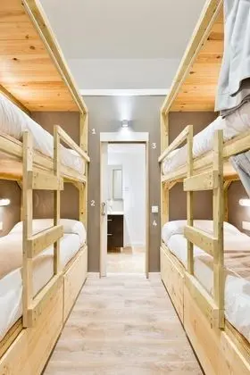 Basic Dört Kişilik Oda, Özel Banyo (4 beds in 4 bed shared dormitory)