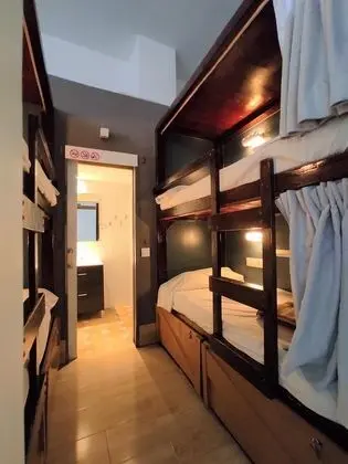 Basic Dört Kişilik Oda, Özel Banyo (4 beds in 4 bed shared dormitory)