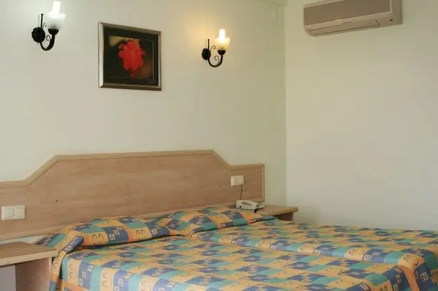 Standard Tek Büyük veya İki Ayrı Yataklı Oda