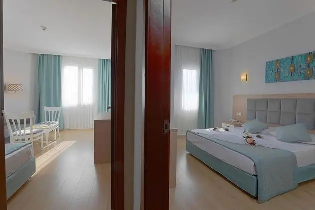 Corner Suite Sea View