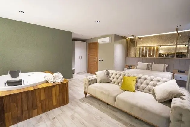Garden Suite with Jacuzzi