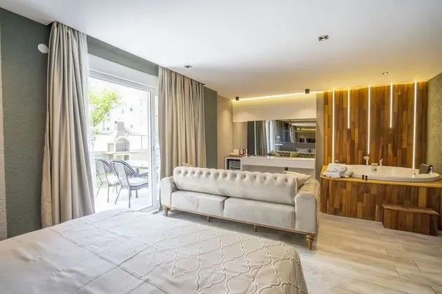 Garden Suite with Jacuzzi