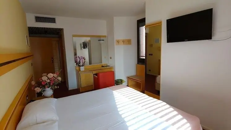 Tek Büyük Yataklı Oda, Balkon
