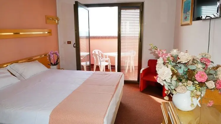 Tek Büyük Yataklı Oda, Balkon, Deniz Manzaralı