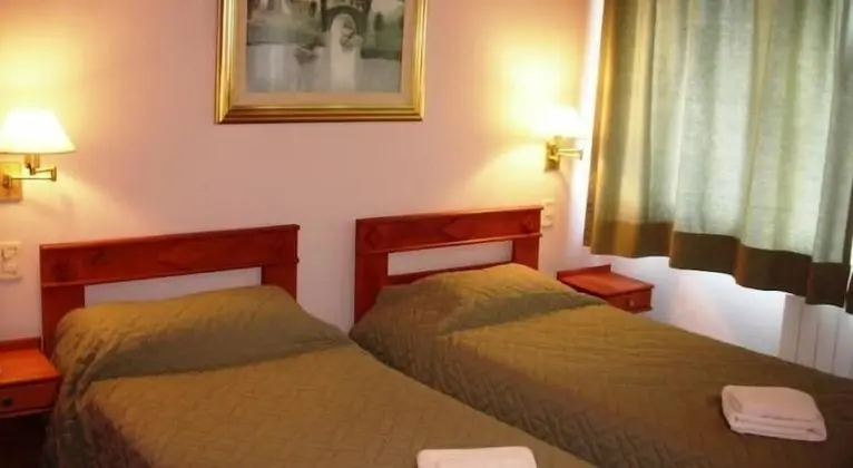 Üç Kişilik Oda