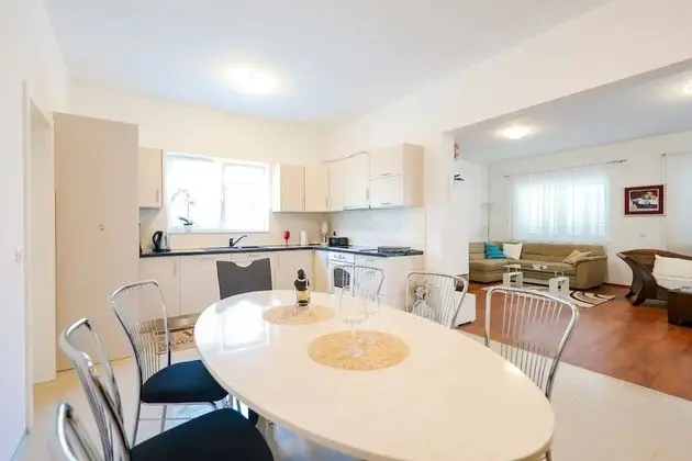 Ev (Ante - 30 m from beach - H(6+2))