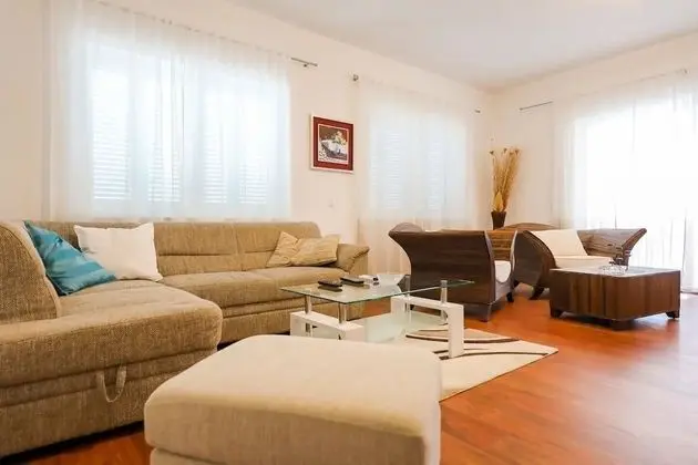 Ev (Ante - 30 m from beach - H(6+2))