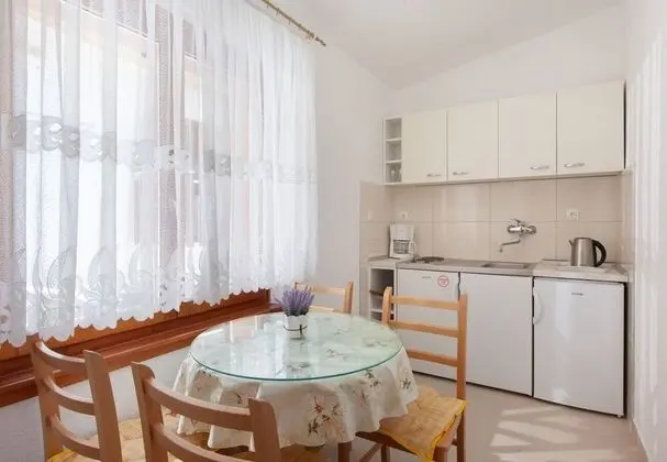 Apart Daire (Ante M - 100 m from beach - A2(4+2))