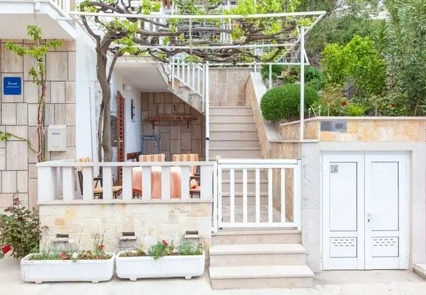 Apart Daire (Ante M - 100 m from beach - A2(4+2))