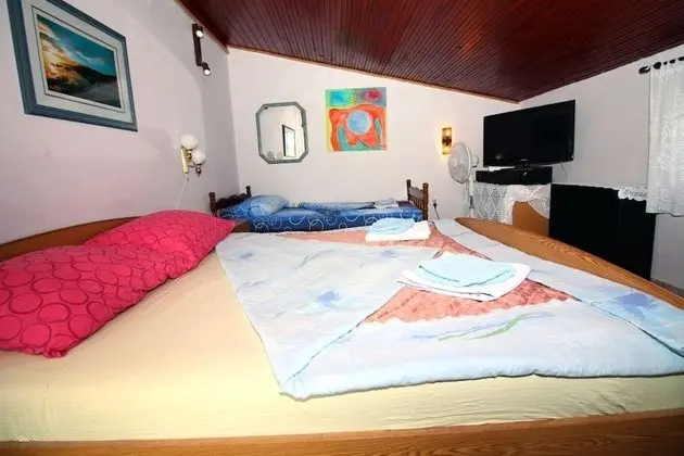 Ev (Ante - spacious & close to the sea - )