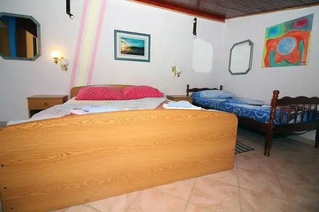 Ev (Ante - spacious & close to the sea - )