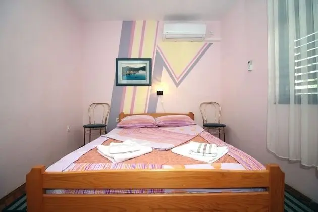 Ev (Ante - spacious & close to the sea - )