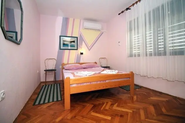 Ev (Ante - spacious & close to the sea - )