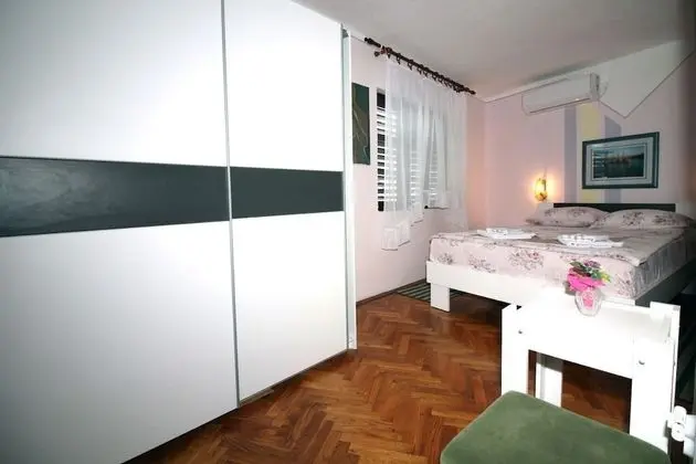 Ev (Ante - spacious & close to the sea - )