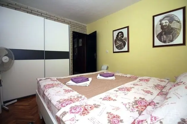 Ev (Ante - spacious & close to the sea - )