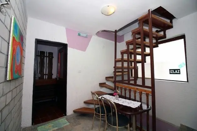 Ev (Ante - spacious & close to the sea - )