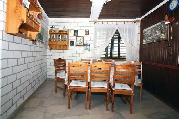 Ev (Ante - spacious & close to the sea - )