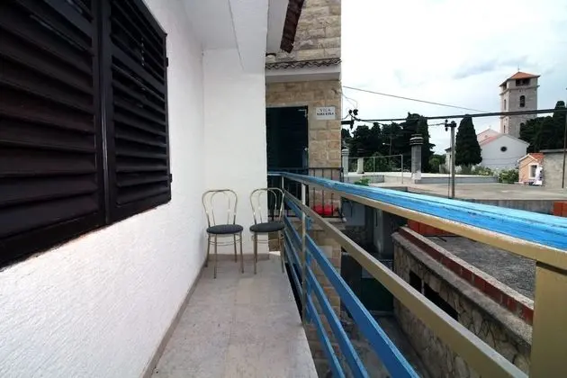 Ev (Ante - spacious & close to the sea - )