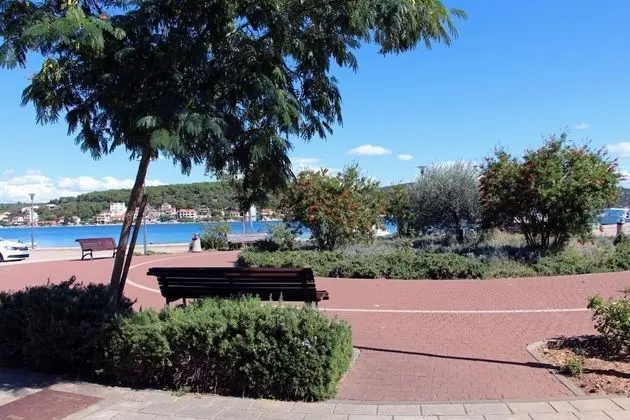 Ev (Ante - spacious & close to the sea - )