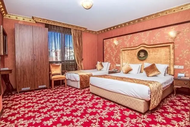 1 Double Bed & 1 Single Bed