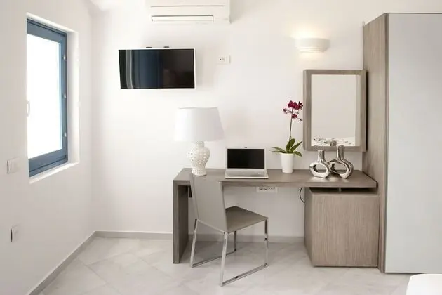 Suite with Infinity Private Pool, Caldera View