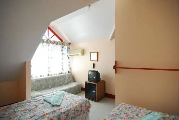 Club Ev (Twin Room )