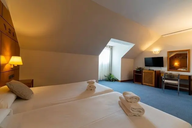 Büyük Yataklı Tek Kişilik Oda