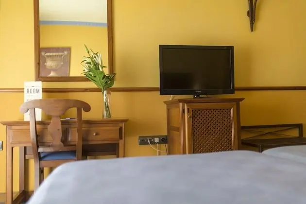 Büyük Yataklı Tek Kişilik Oda