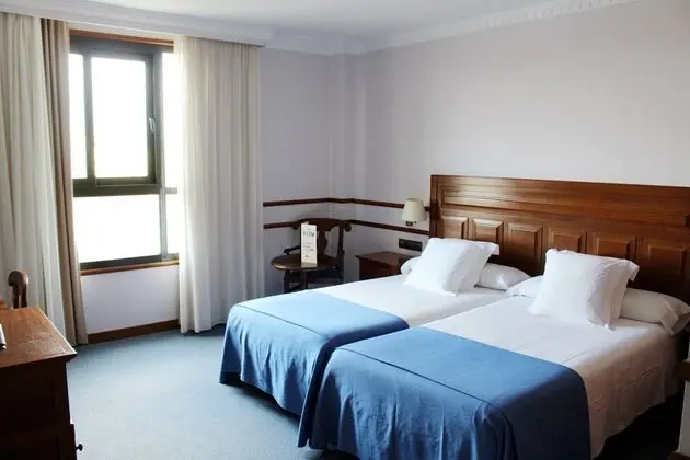 Büyük Yataklı Tek Kişilik Oda