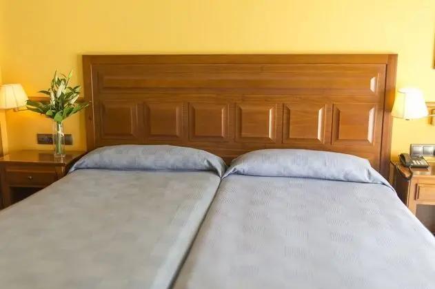 Büyük Yataklı Tek Kişilik Oda