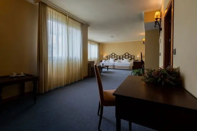 Junior Süit (2 Adults and 1 Child)