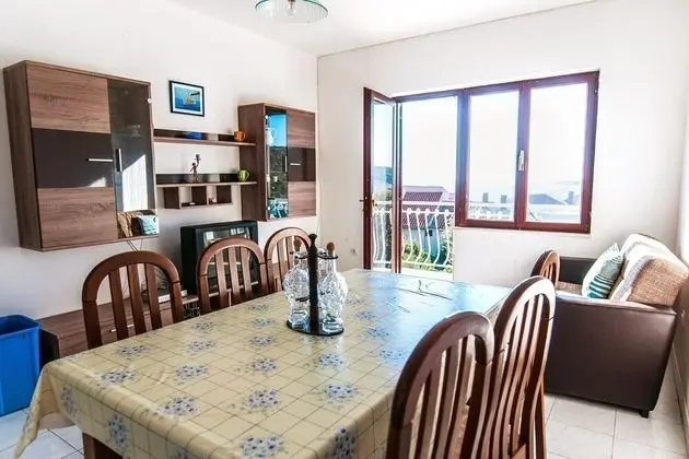 Apart Daire (AnteV - 80m from the sea with parking)