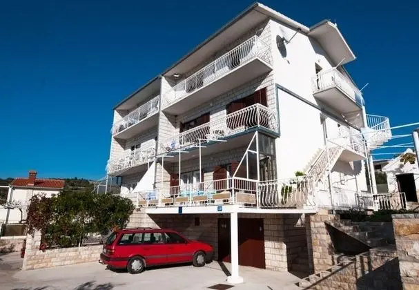 Apart Daire (AnteV - 80m from the sea with parking)