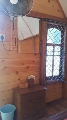 Chalet with Fan and Shared Bathroom