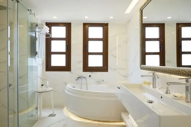 Deluxe Suite Pool or Sea View