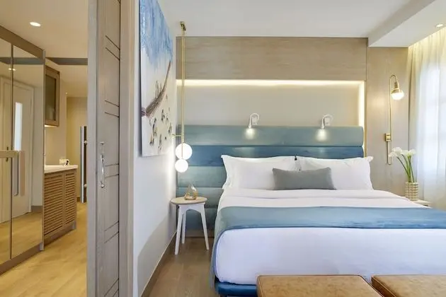 Deluxe Suite Pool or Sea View