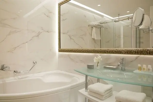 Deluxe Suite Pool or Sea View