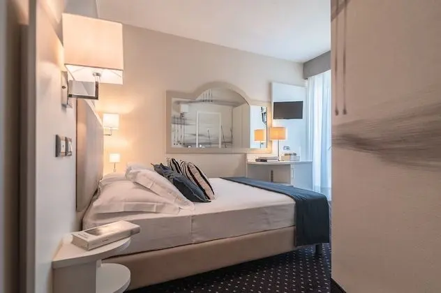 Classic Tek Büyük Yataklı Oda, Kısmi Deniz Manzaralı