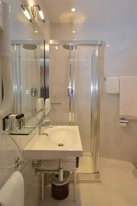 Classic Tek Büyük Yataklı Oda, Kısmi Deniz Manzaralı